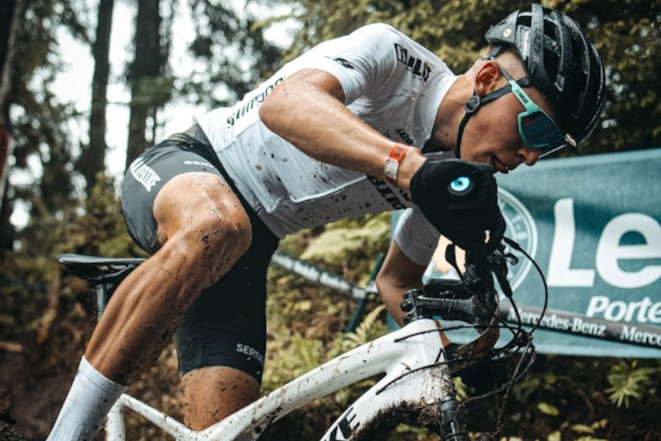 Lerig mountainbike med nummerlapp och Shimano XTR reglage