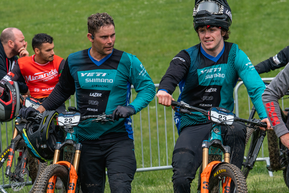 Dans les coulisses de l'équipe Yeti Shimano EP Racing Team