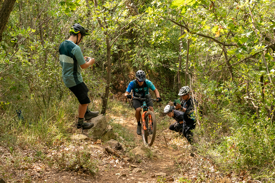 Dans les coulisses de l'équipe Yeti Shimano EP Racing Team