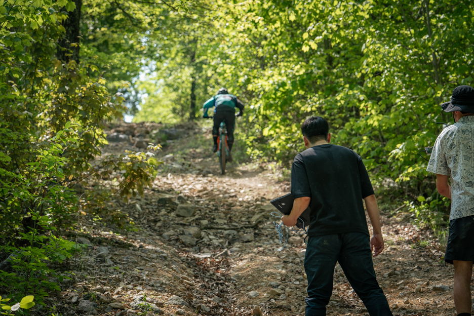 Dans les coulisses de l'équipe Yeti Shimano EP Racing Team