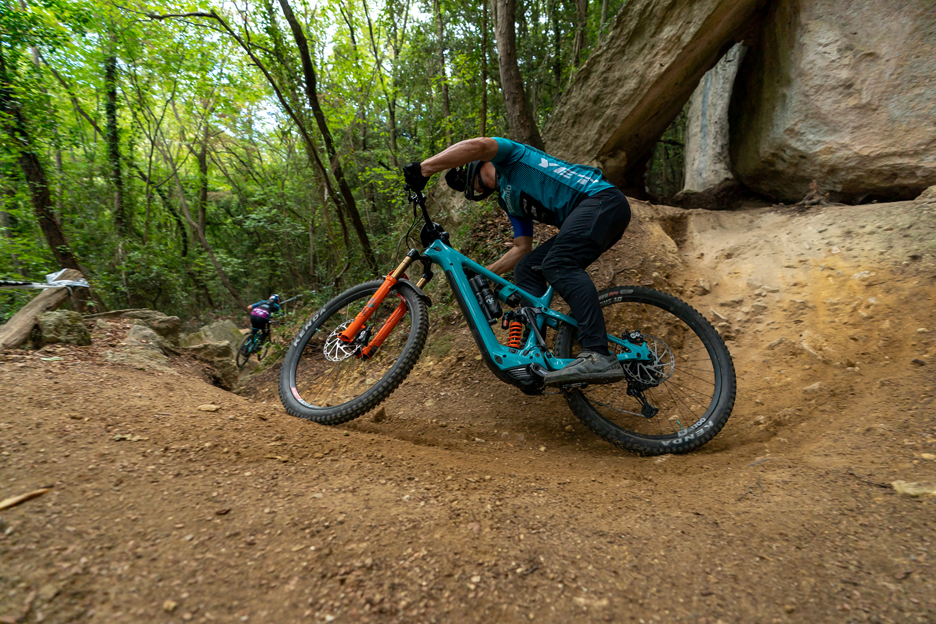 Dans les coulisses de l'équipe Yeti Shimano EP Racing Team