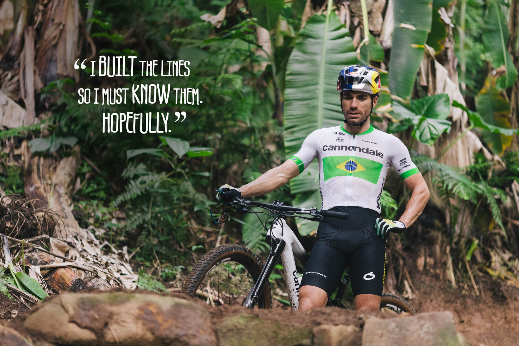 Red Bull-mountainbiker Henrique Avancini zoekend naar zijn lijn in Brazilië