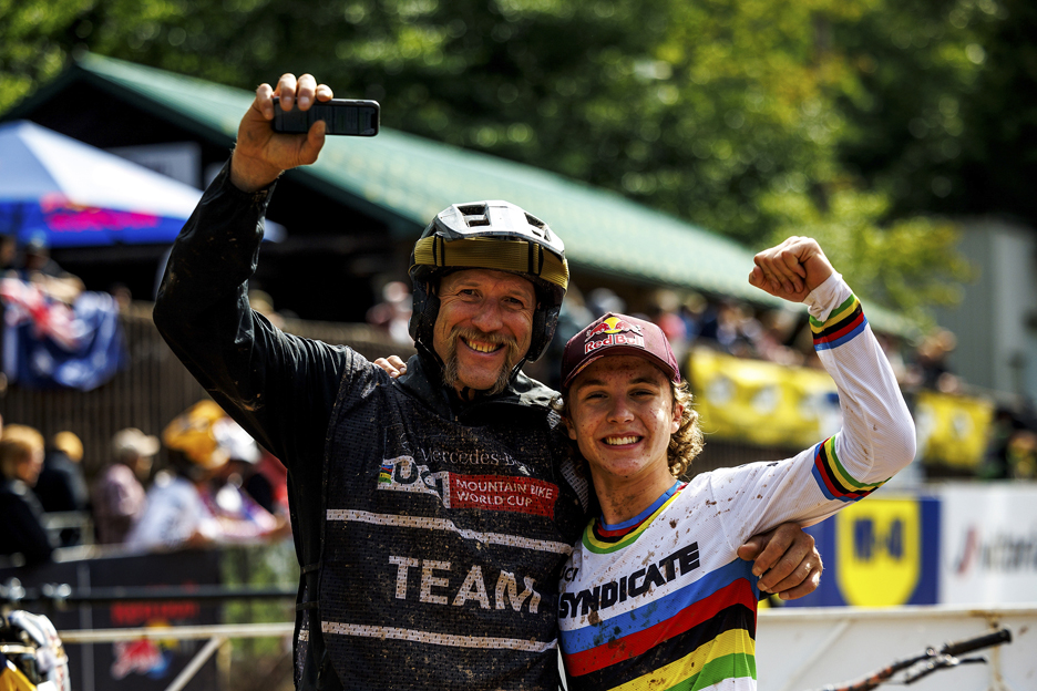 Steve Peat and Jackson Goldstone Good vibes at the finish line 