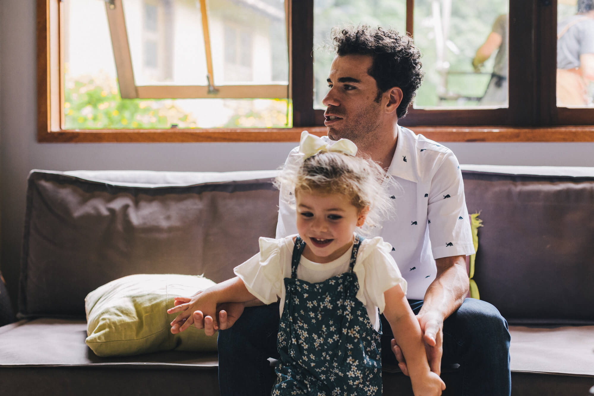 Henrique Avancini spending time with his daughter