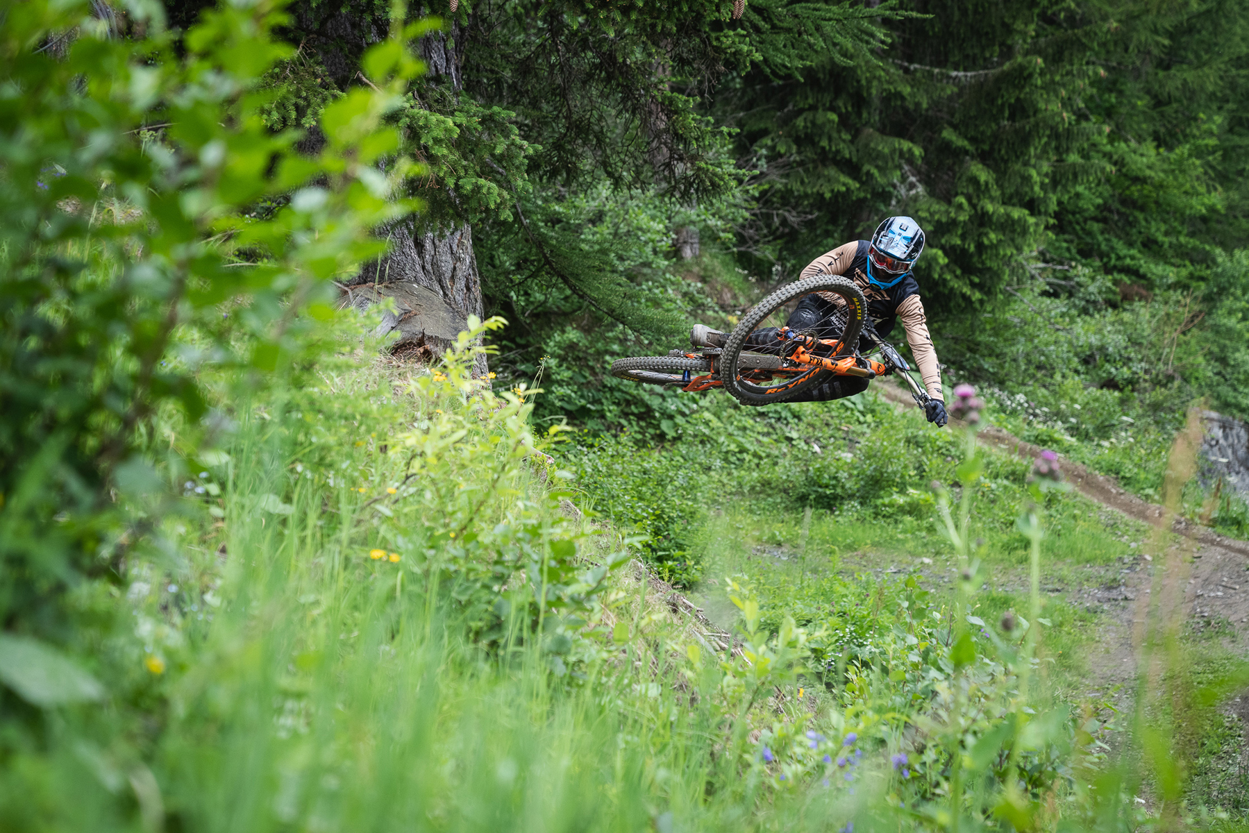 Pivot factory rider Matt Walker EWS