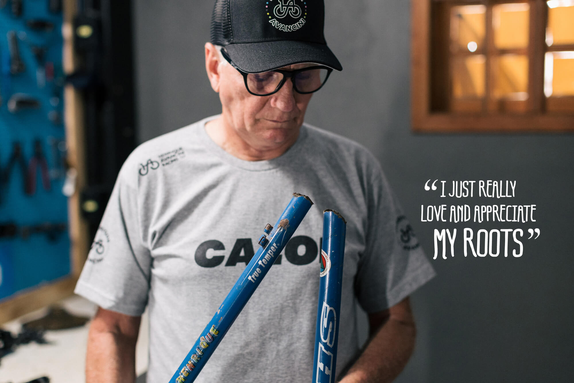 Henrique Avancini's Father in his bike shop