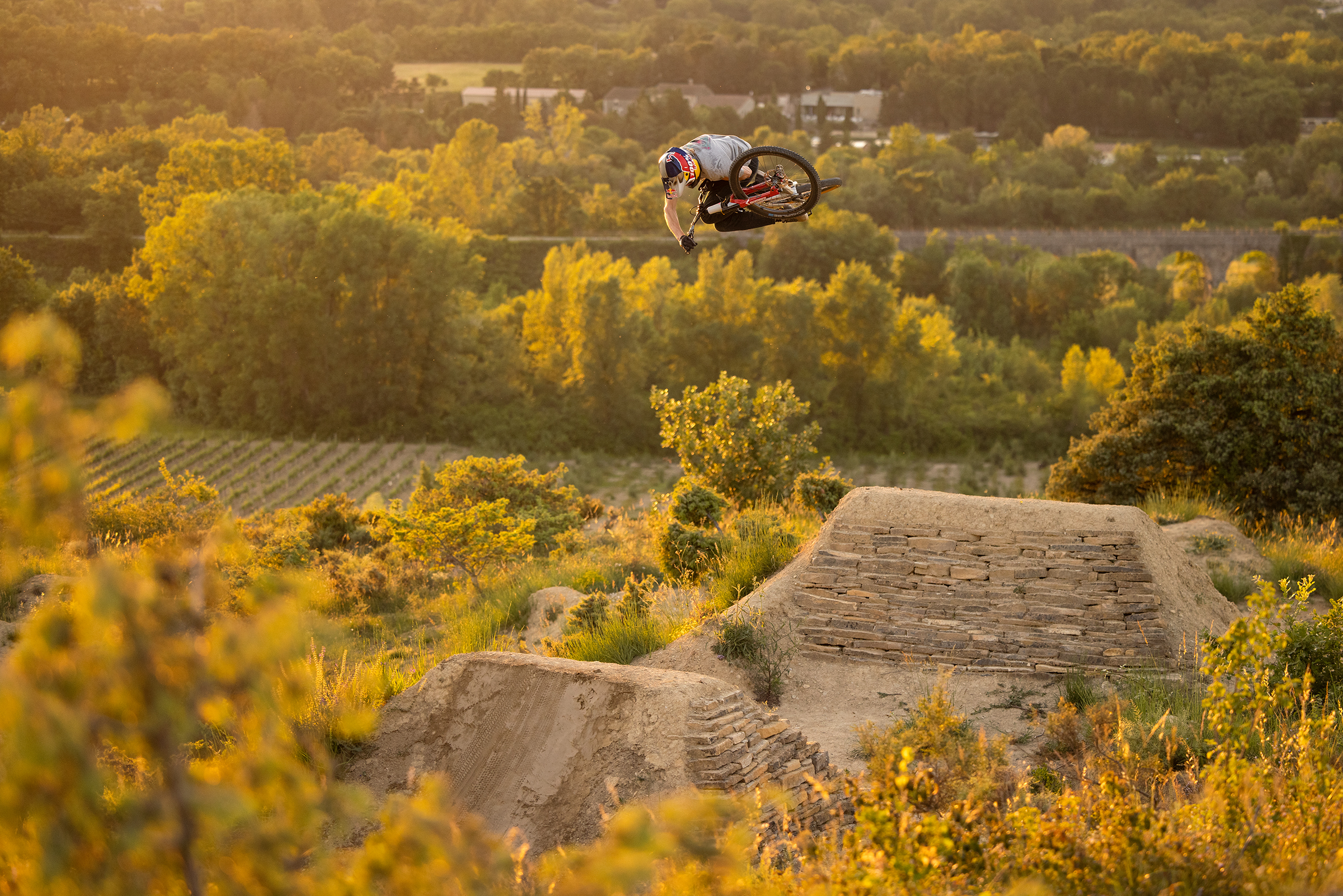 Thomas Genon doing a table top in the Art of MTB